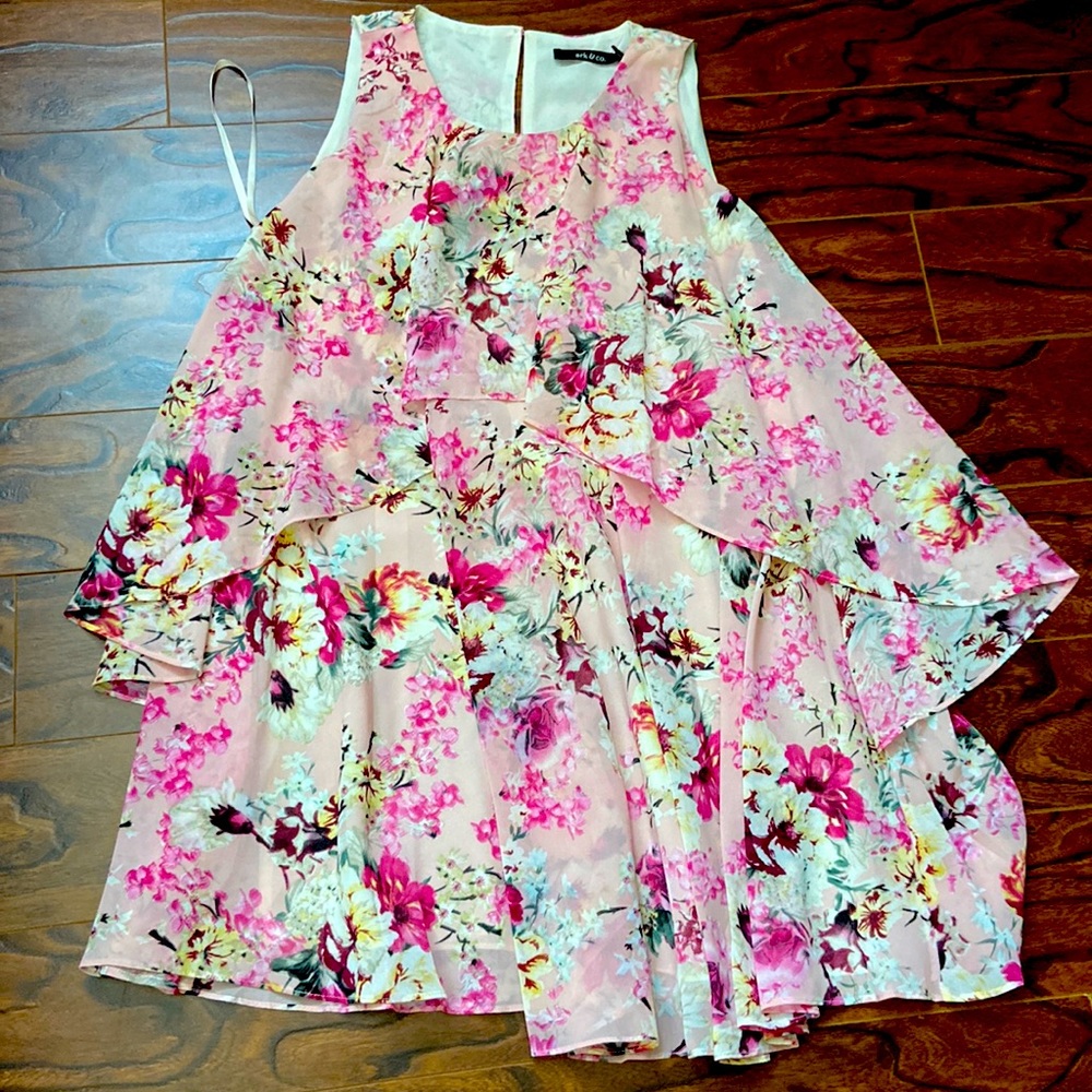 NWOT beautiful floral print dress in size M
